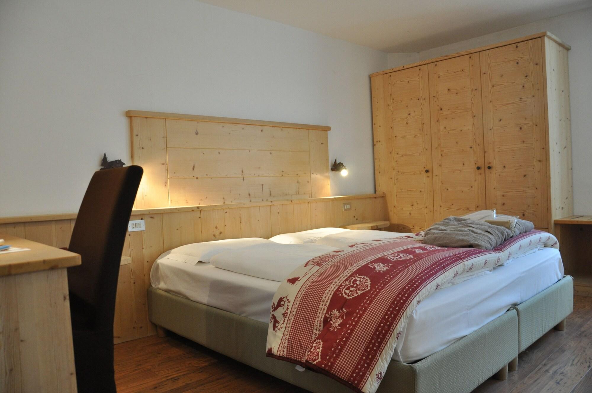 Alpenlife Hotel Someda موينا المظهر الخارجي الصورة