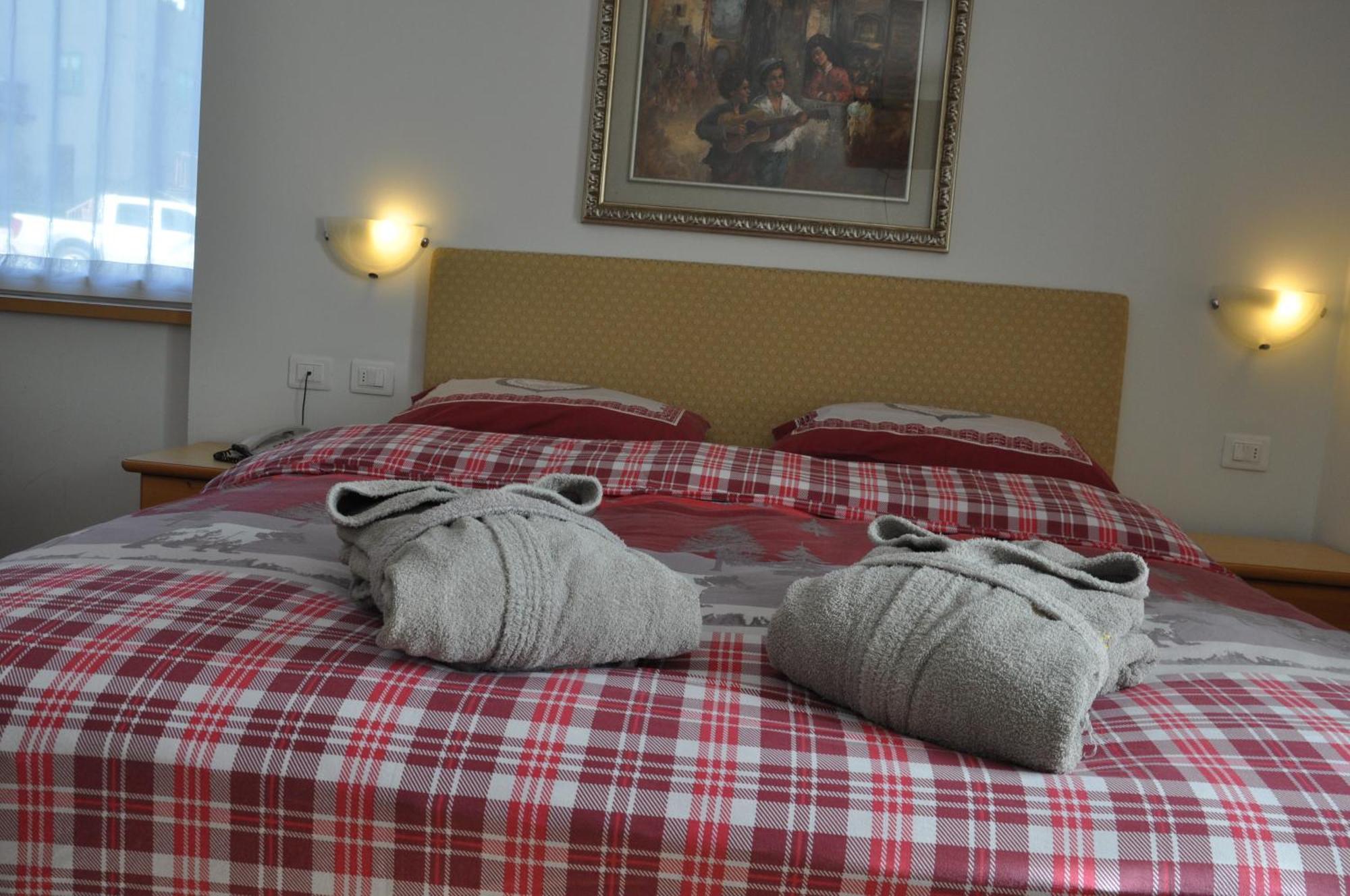 Alpenlife Hotel Someda موينا المظهر الخارجي الصورة